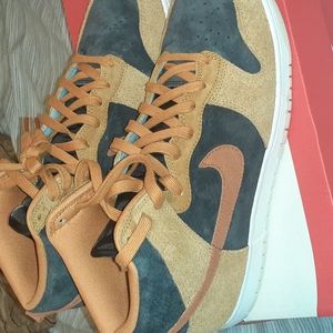 Nike Dunk Hi Retro PRM Dark Russet Size 10.5